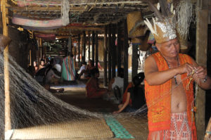 Resa till Malaysia Borneo ibanfolket longhouse